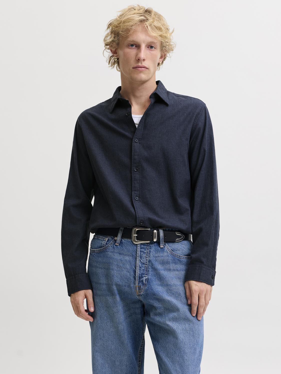 model_shot-front